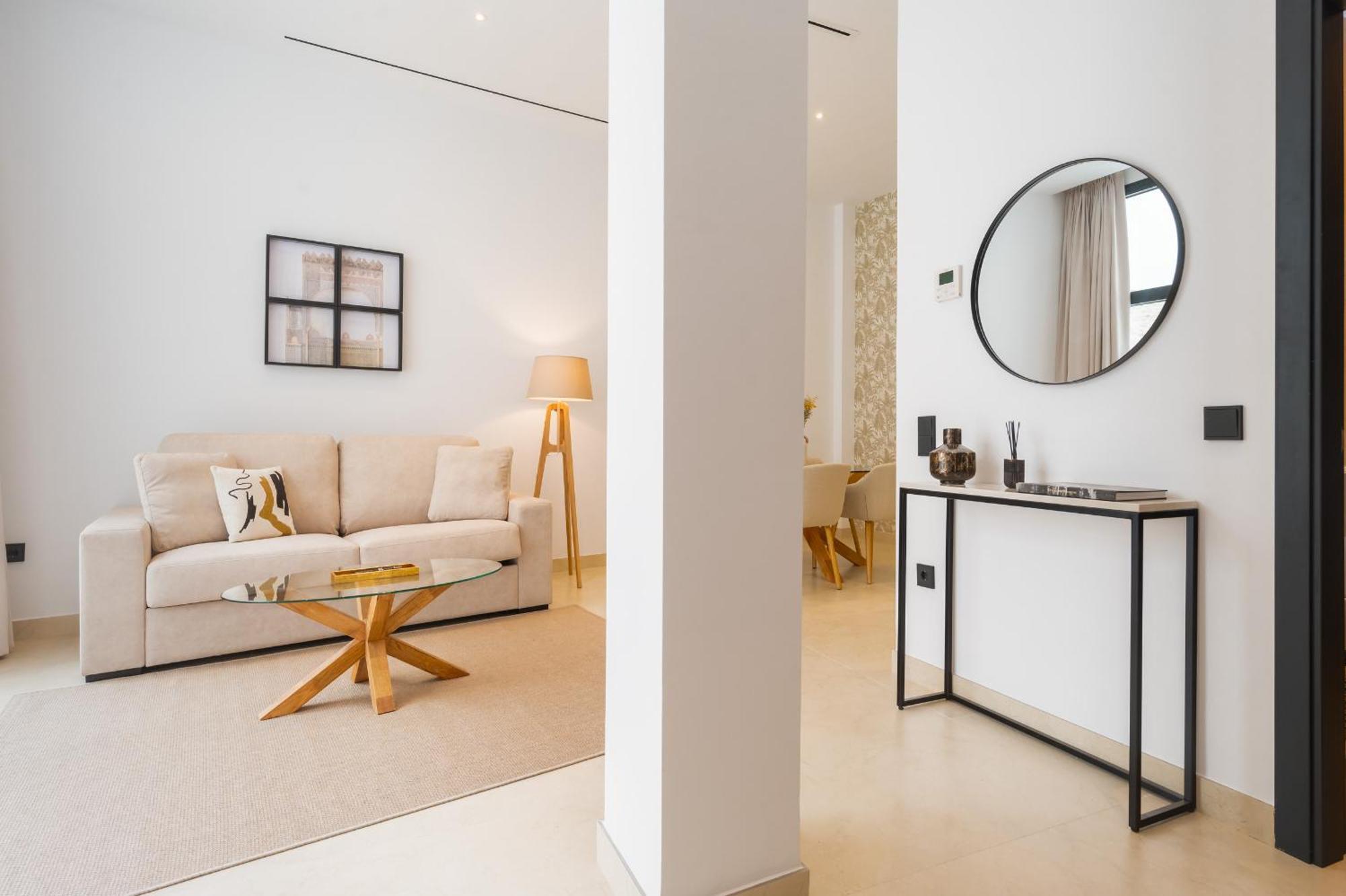 New Design Apartment - Private Patio - Gallos 2 Sevilla Bagian luar foto