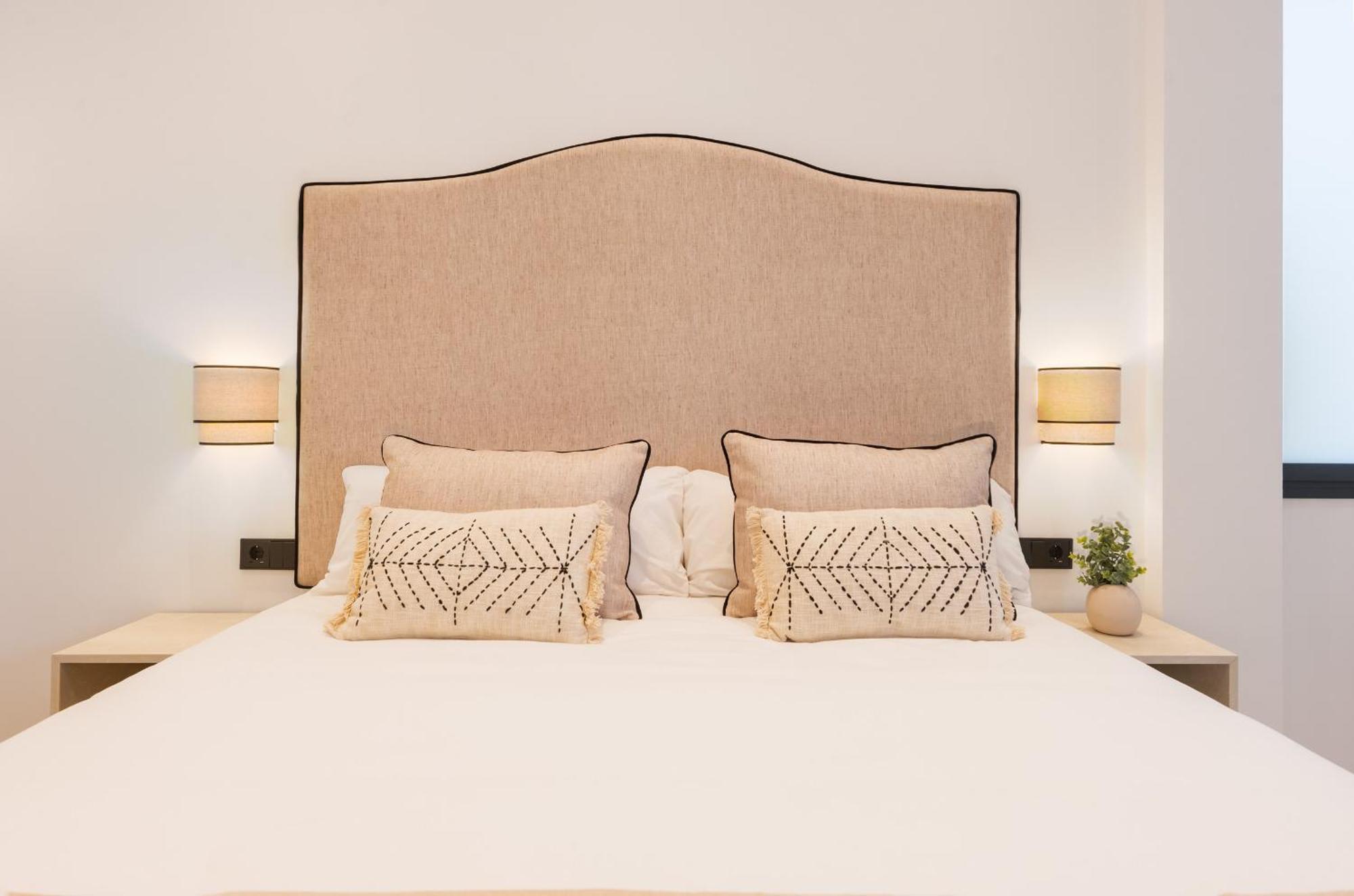 New Design Apartment - Private Patio - Gallos 2 Sevilla Bagian luar foto