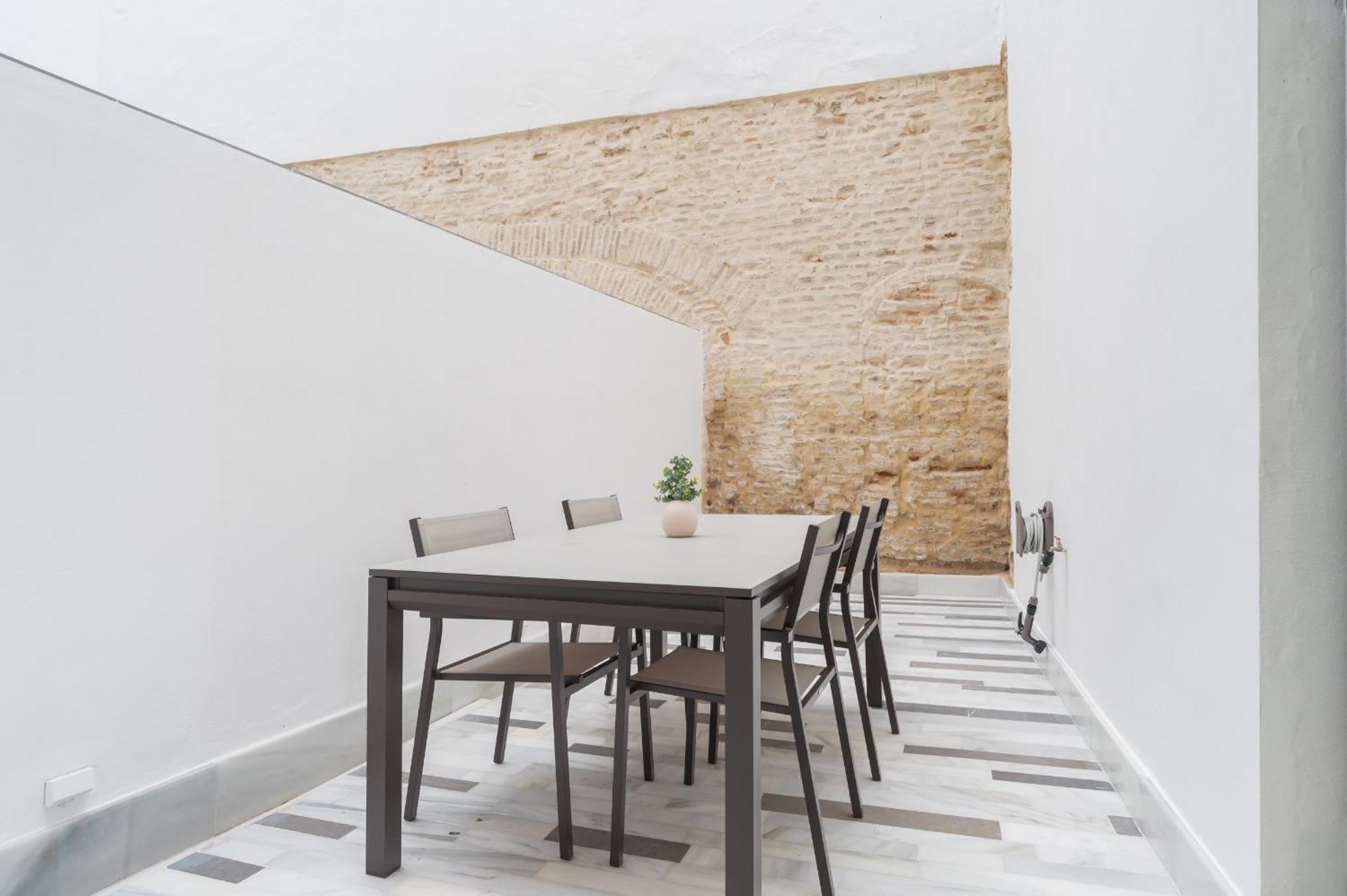 New Design Apartment - Private Patio - Gallos 2 Sevilla Bagian luar foto