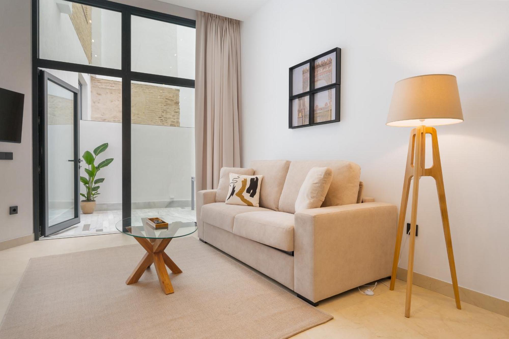New Design Apartment - Private Patio - Gallos 2 Sevilla Bagian luar foto