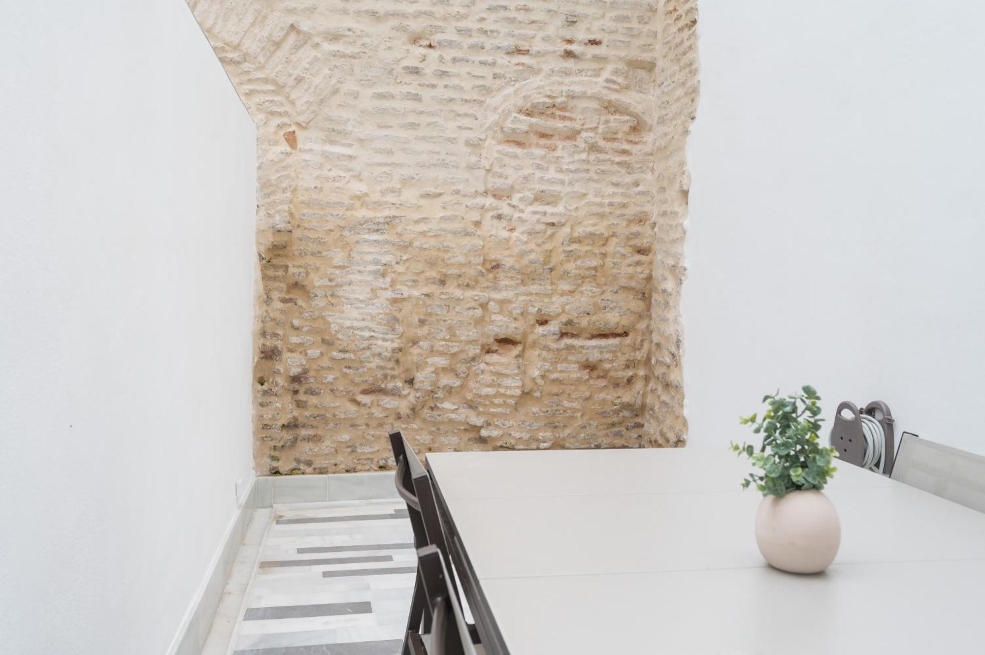 New Design Apartment - Private Patio - Gallos 2 Sevilla Bagian luar foto