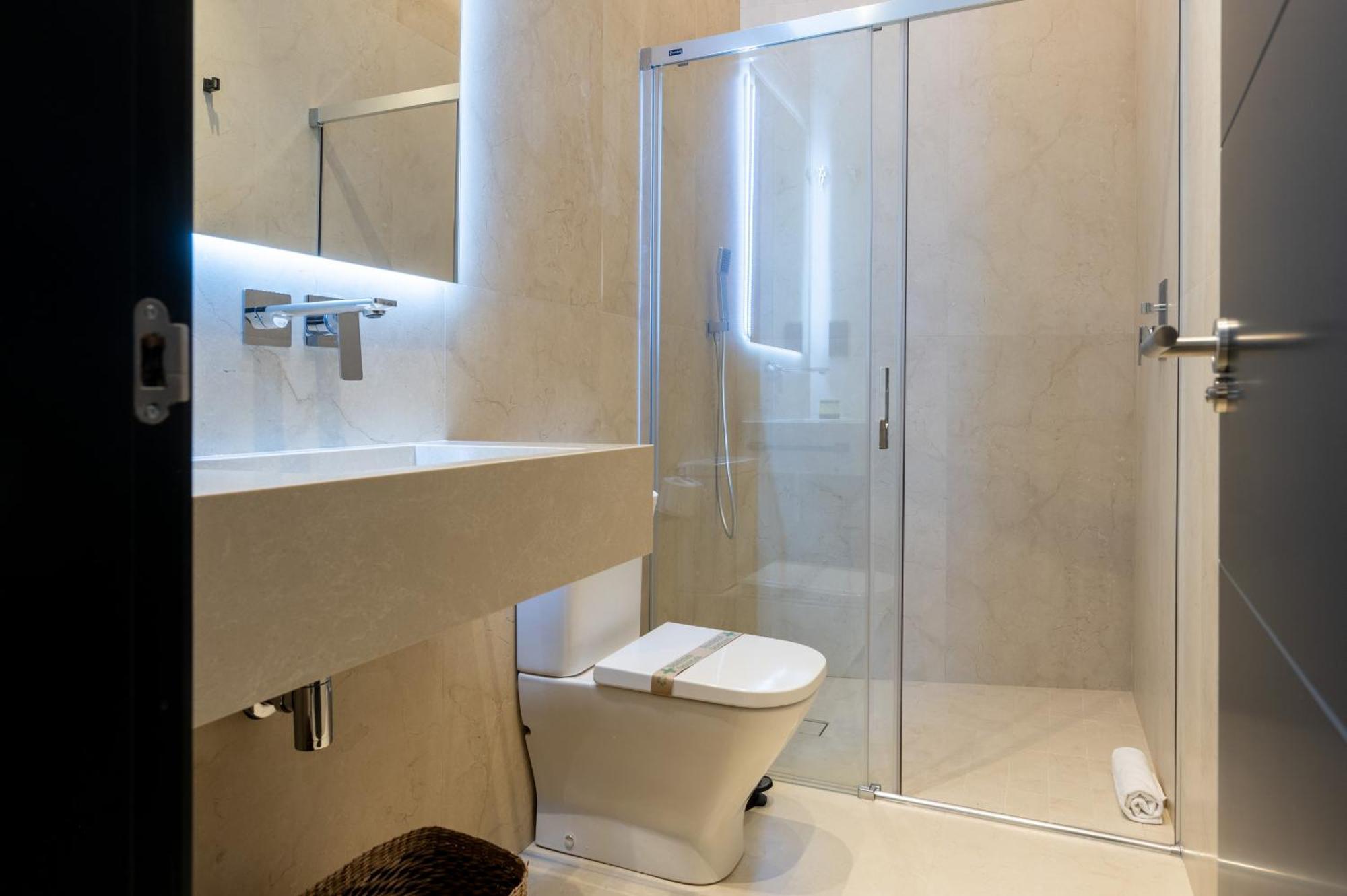 New Design Apartment - Private Patio - Gallos 2 Sevilla Bagian luar foto