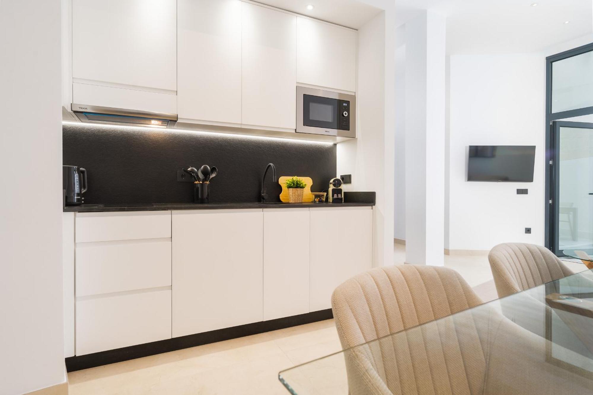 New Design Apartment - Private Patio - Gallos 2 Sevilla Bagian luar foto