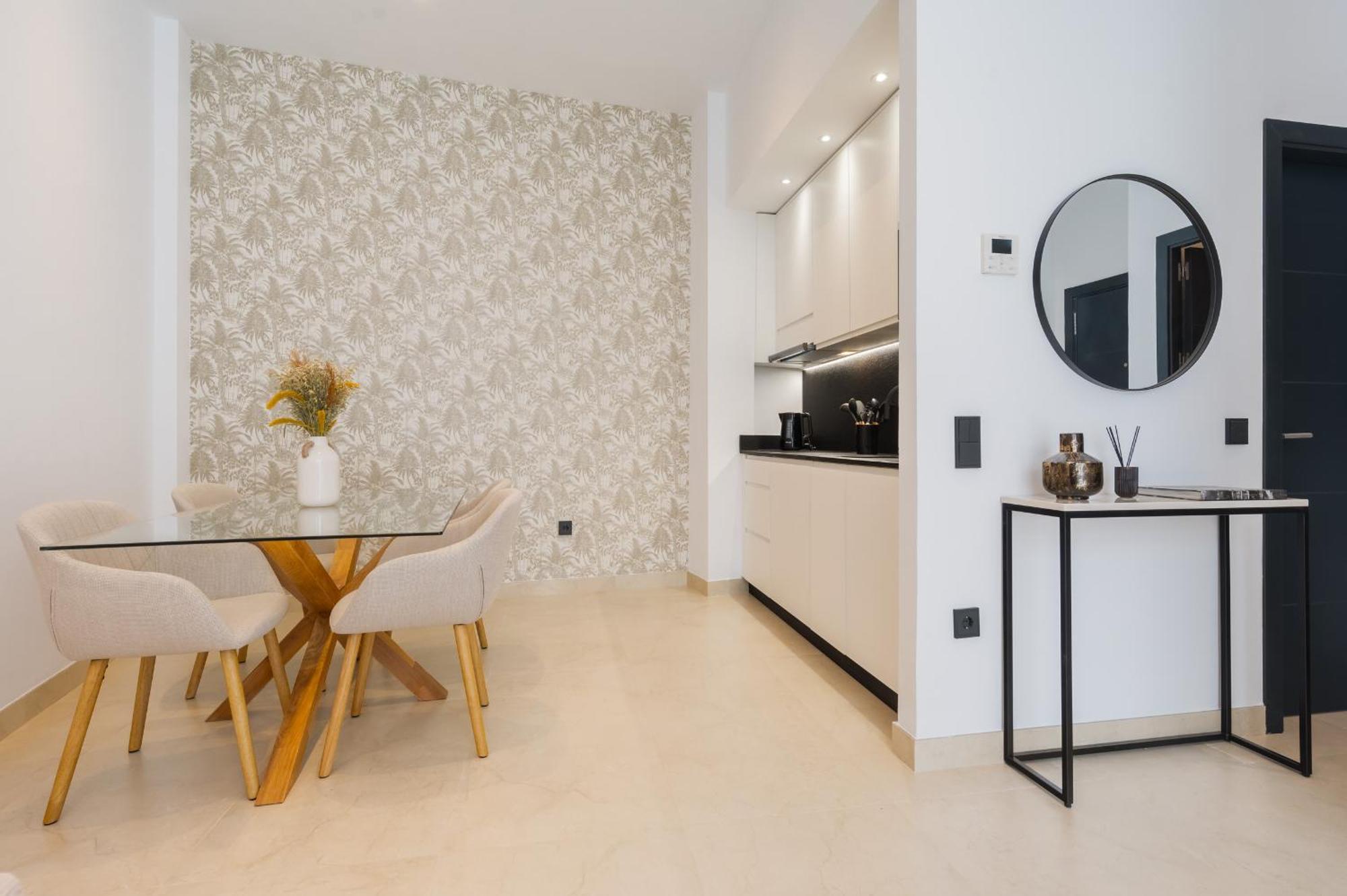New Design Apartment - Private Patio - Gallos 2 Sevilla Bagian luar foto