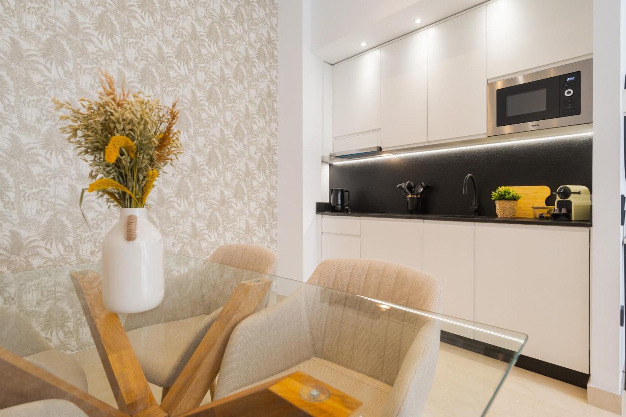 New Design Apartment - Private Patio - Gallos 2 Sevilla Bagian luar foto
